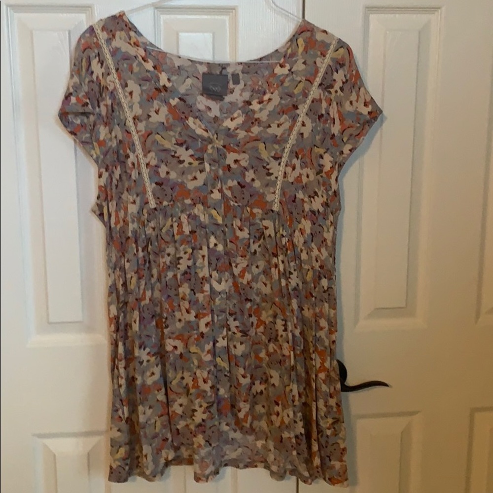 Cute Anthropologie cap sleeve top